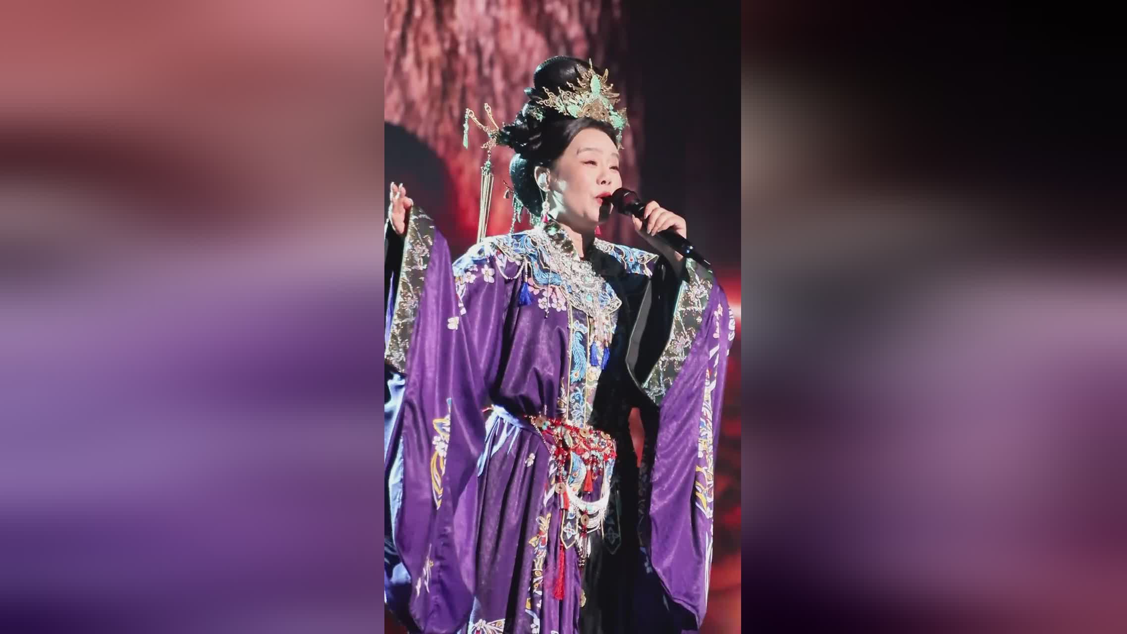 久久草莓和红颜草莓的区别